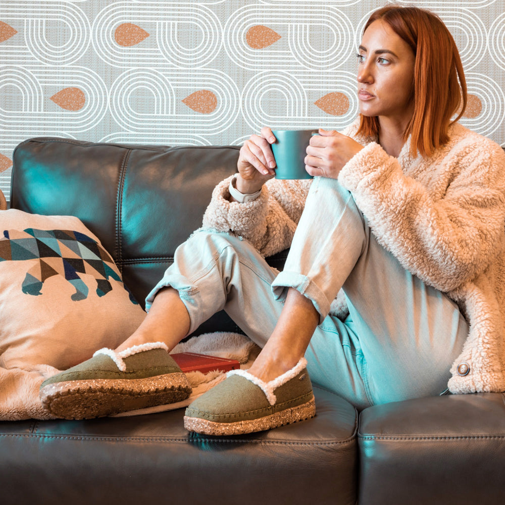 acorn-rockland-on-figure-couch.jpg